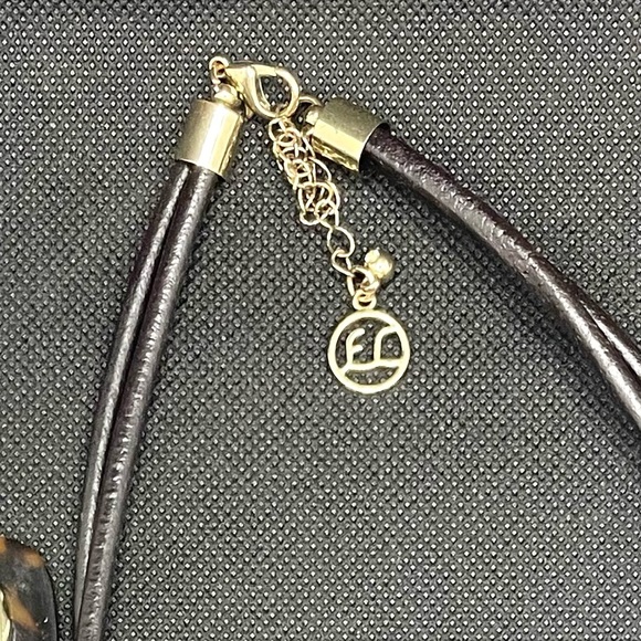 Women’s Brown Tortoise Shell Necklace and Bracelet Set. Gold Metal.Signed E.C. - Picture 7 of 7